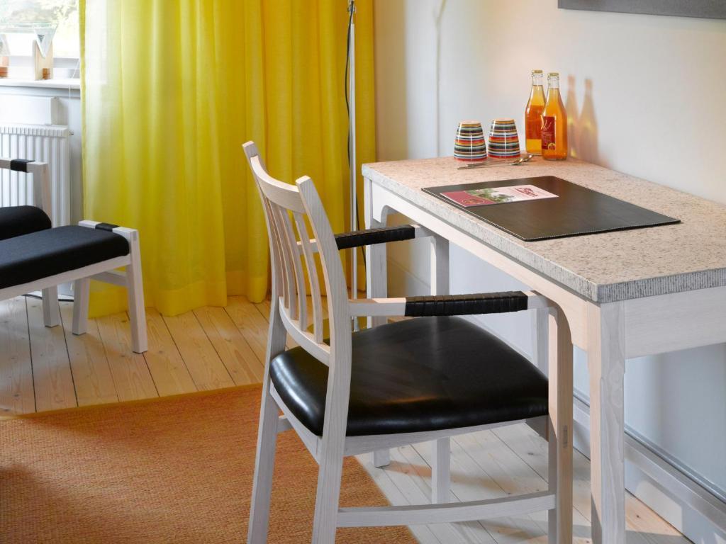 Ytterjaerna Hotell & Konferens Kamer foto